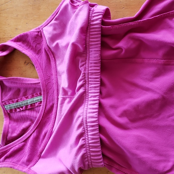 Womans exercise top - Picture 6 of 6